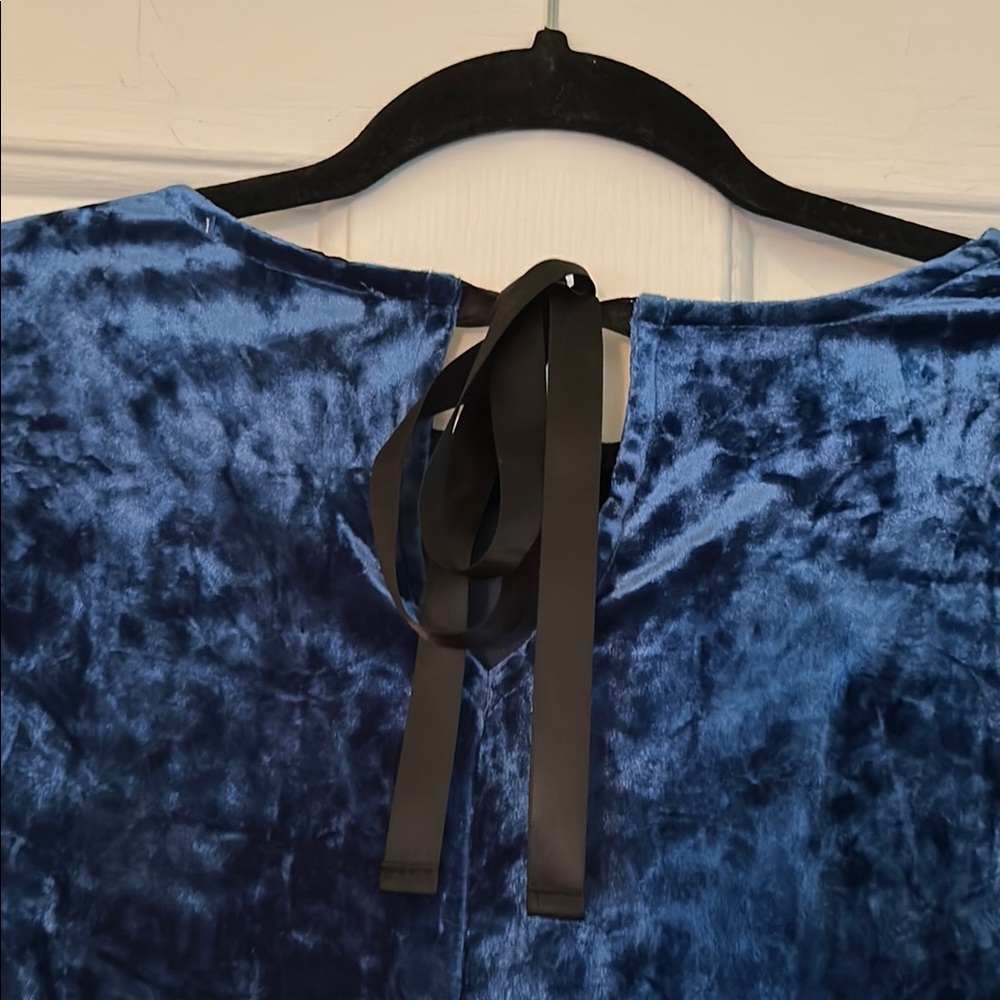 Beachlunchlounge blue crushed Velvet Women's Top - Picture 4 of 4